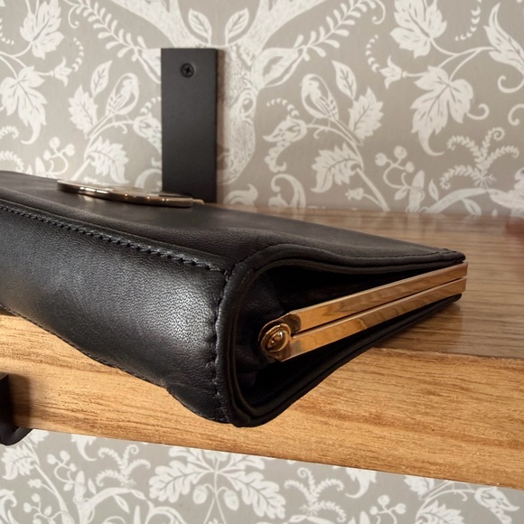 Anne Klein Vintage Black Smooth Leather Medallion Framed Clutch Gold Hardware - Picture 8 of 16